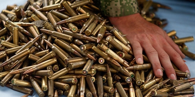 T�rkiye s�n�r�nda �� silahl� ki�i 200 bin mermi ile yakaland�