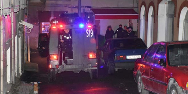 İstanbul'da 3 ilçedeki HDP binalarında polis arama yapıyor