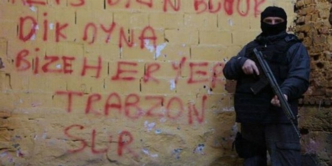 Sur'da grev yapan polisten Erdoan'a mesaj