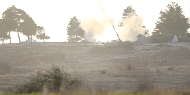 PYD/PKK hedeflerine top at��lar� aral�klarla s�r�yor