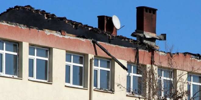 ��renciler, PKK'l�lar�n yakt��� okula gidemedi