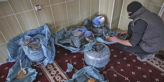 Cizre'de teröristler camiye patlayıcı saklamış