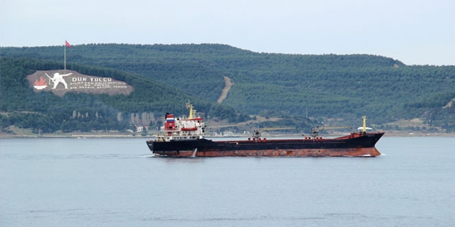 Rus askeri kargo gemisi Çanakkale Boğazı'ndan geçti