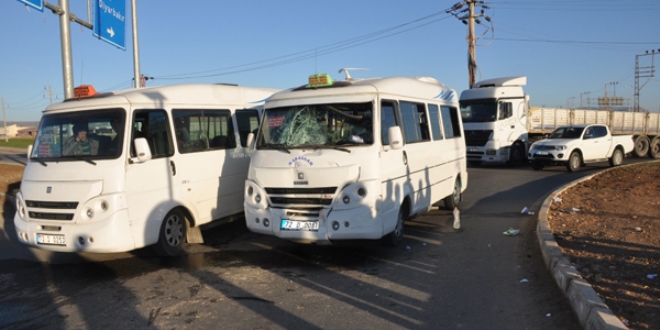 Batman'da trafik kazası 3'ü öğrenci 5 kişi yaralandı