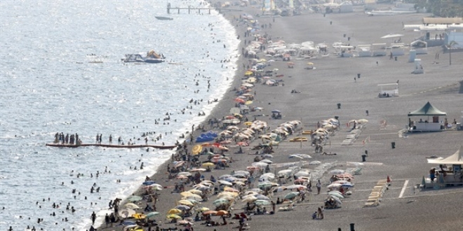 Antalya'da 70 metre sahil kayb