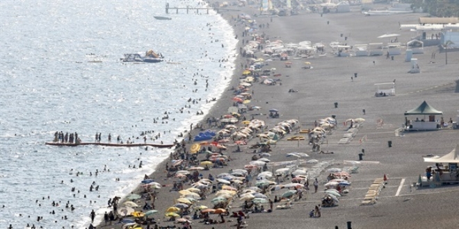 Antalya'da 70 metre sahil kaybı