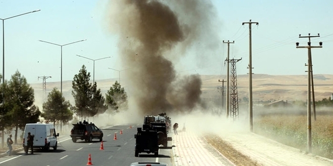 Otomobildeki bomba fünyeyle infilak ettirildi