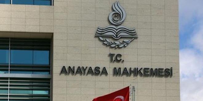 Hileli boşanan kadının maaşını kes