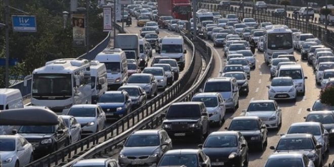 Trafiğe ayda ortalama 100 bin taşıt kaydedildi