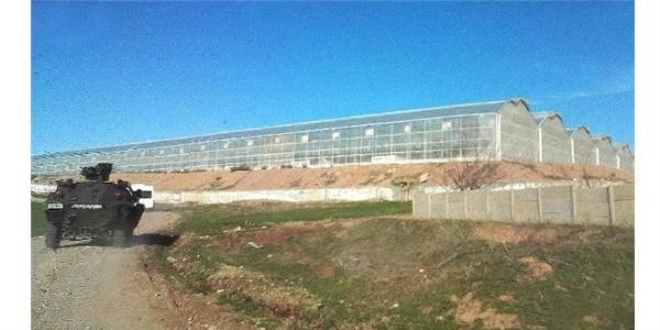 Ayda 1 milyon lira kaçak elektrik kullanan seraya baskın