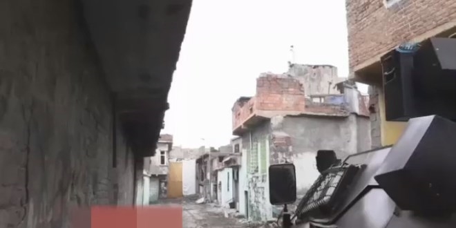 Sur'da teröristlere megafonla son çağrı/Video