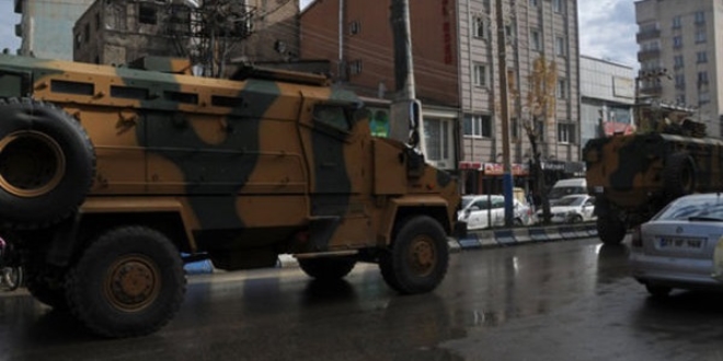 Yüksekova'da askeri sevkiyat