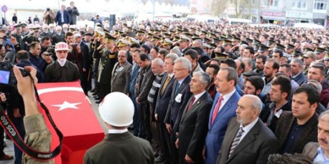 Ankara'daki saldırıda ölen işçiyi 10 bin kişi uğurladı