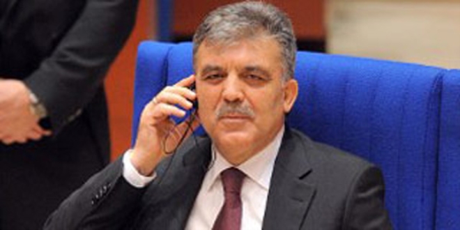Gül, Erdoğan ve Akar'ı telefonla arayarak taziyelerini iletti