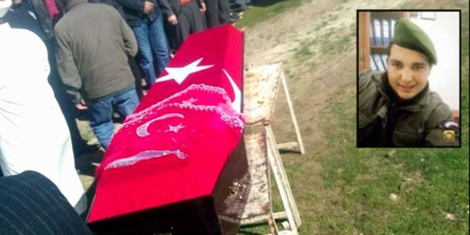 Elektrik akımına kapılarak ölen asker toprağa verildi