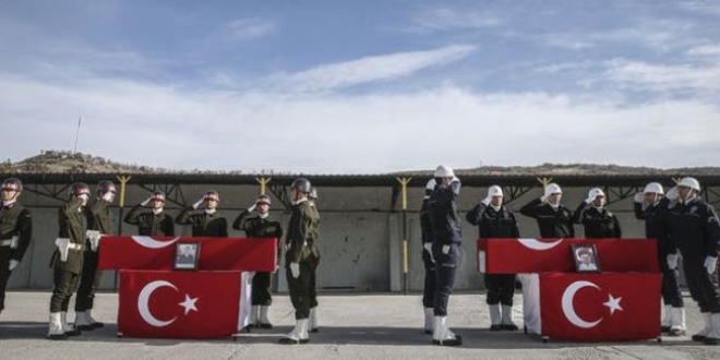 İdil'de şehit olan 1 asker ve 1 polis için tören