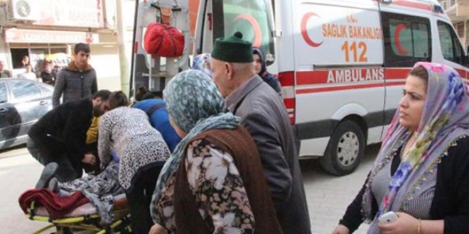 Yolda yürürken başına kurşun isabet eden kadın öldü