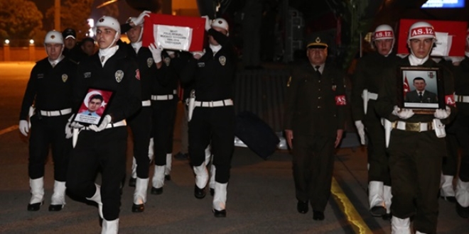 Sur şehitleri Adana'ya getirildi