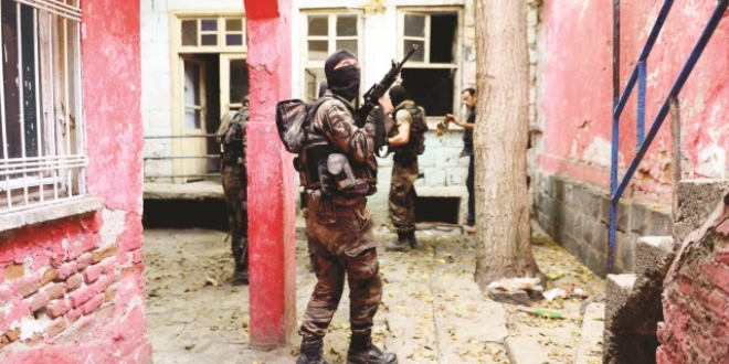 S�k��an eleba��lar i�in HDP sahnede