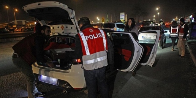 �stanbul'da 5 bin polisle asayi� uygulamas�