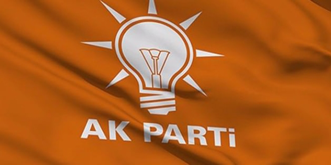 Karlan gazetecilere AK Parti'den aklama
