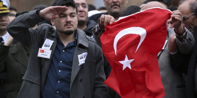 Kuvvet komutanlarından şehit evine ziyaret