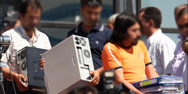 Pornocu olarak suçlanan profesör aklandı