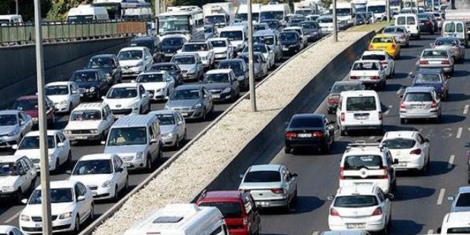 �stanbul'da bug�n baz� yollar trafi�e kapat�lacak