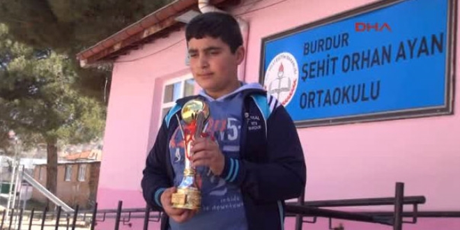 Annesinden azar işitince ödüllü proje yaptı