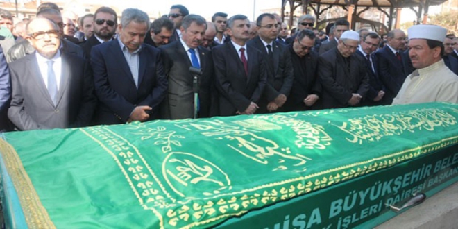 Bülent Arınç'ın ağabeyi toprağa verildi