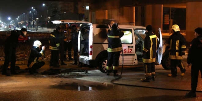 Sivas'ta seyir halindeki askeri araç yandı