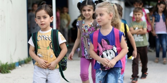 K�zlar erkeklerden daha ba�ar�l�