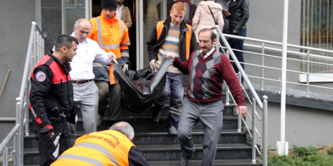 Kay�p kad�n ��retmenevi'nde �l� bulundu