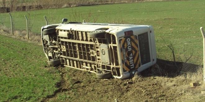 Haymana'da öğrenci servisi devrildi: 10 yaralı
