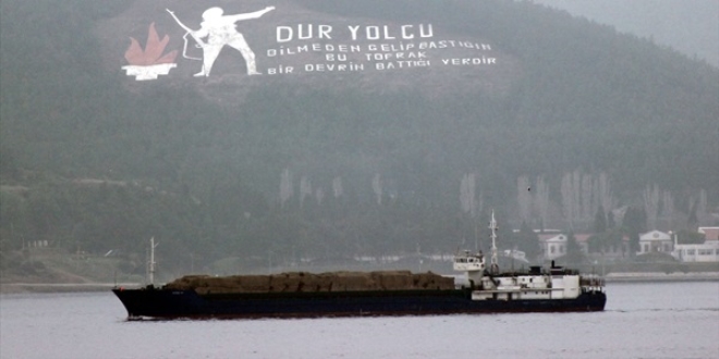 Rus askeri gemisi Çanakkale Boğazı'ndan geçti