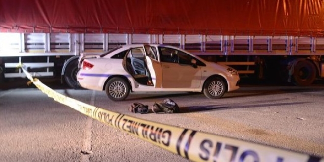 Sigara yakt�lar, otomobil patlad�