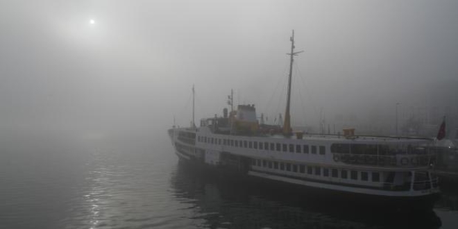 �stanbul Bo�az�'nda gemi trafi�ine sis engeli