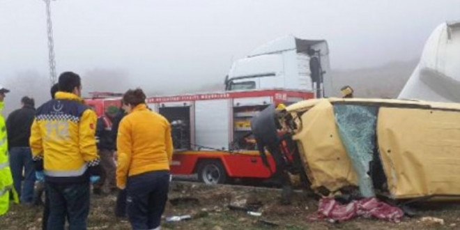 Kaza yapan iki PTT personeli hayatını kaybetti
