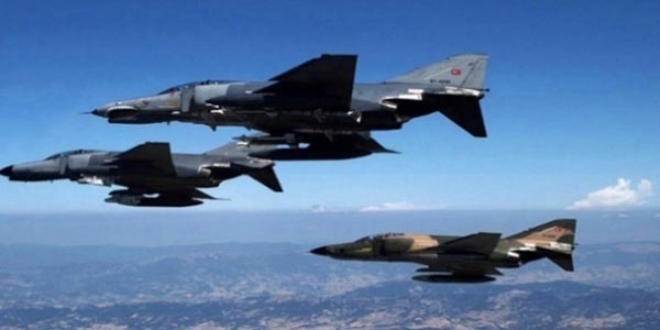 F-16'lar sınırda devriye uçuşunda