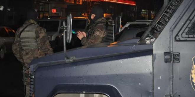 Batman'da zırhlı polis aracına silahlı saldırı: 1 yaralı