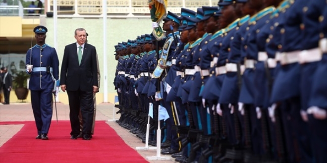 Erdoğan Gana'da törenle karşılandı