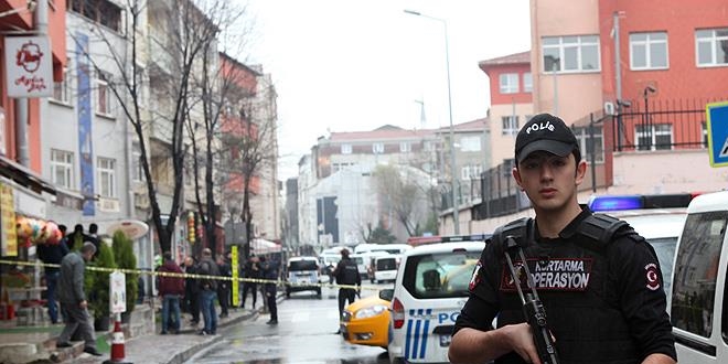 Özel harekat, bomba atan 2 saldırganı öldürdü
