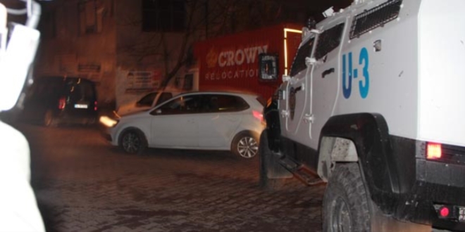 Beyoğlu'nda polis aracına silahlı saldırı