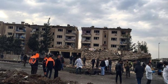 Nusaybin de saldırı: 2 polis şehit, 14 yaralı