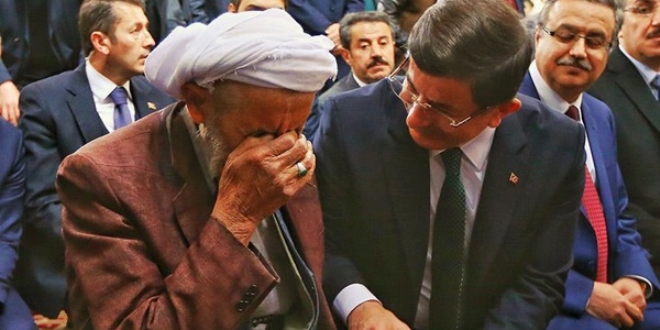 Davutoğlu, Silopi'de Cuma namazını kıldı