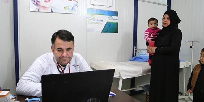 Suriyeli doktorlar Türkiye'de soydaşlarına hizmet veriyor