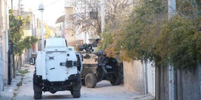 2 polisin şehit edildiği Nusaybin'de patlama sesleri durmadı