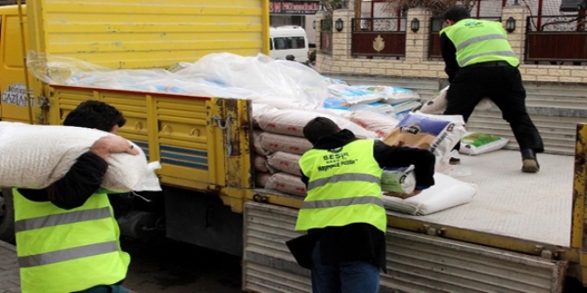 Sınırdaki türkmenlere 10 ton gıda yardımı