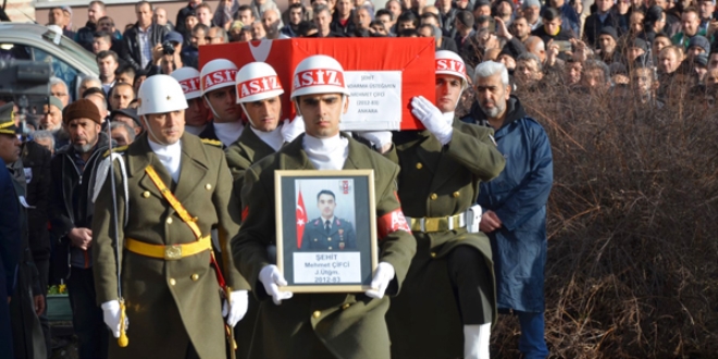 Şehit Üsteğmen Çiftçi, son yolculuğuna uğurlandı