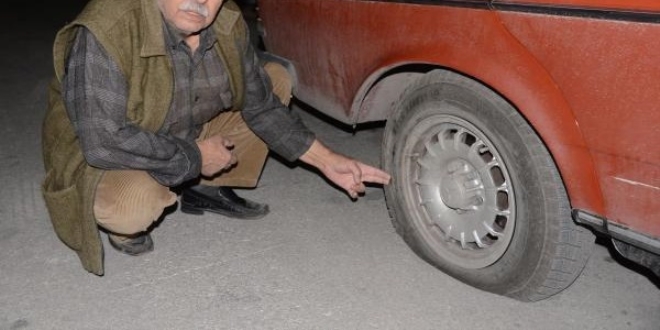 10 aracın lastiklerini kestiler